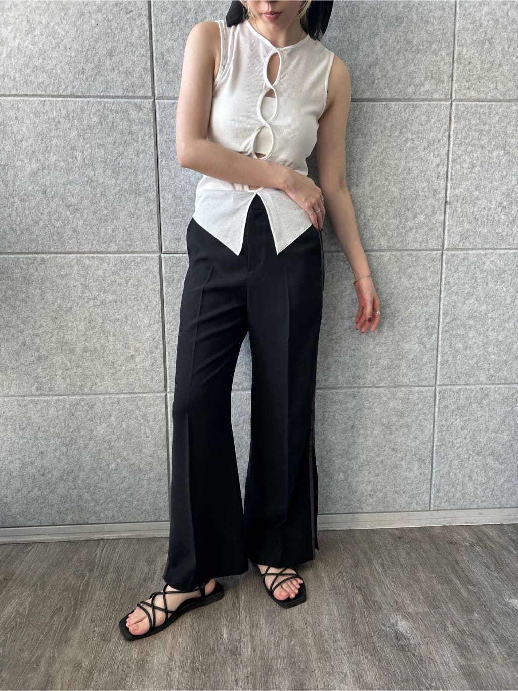 honoka Aさんの「CODE A｜line zip trousers」を使ったコーディネート