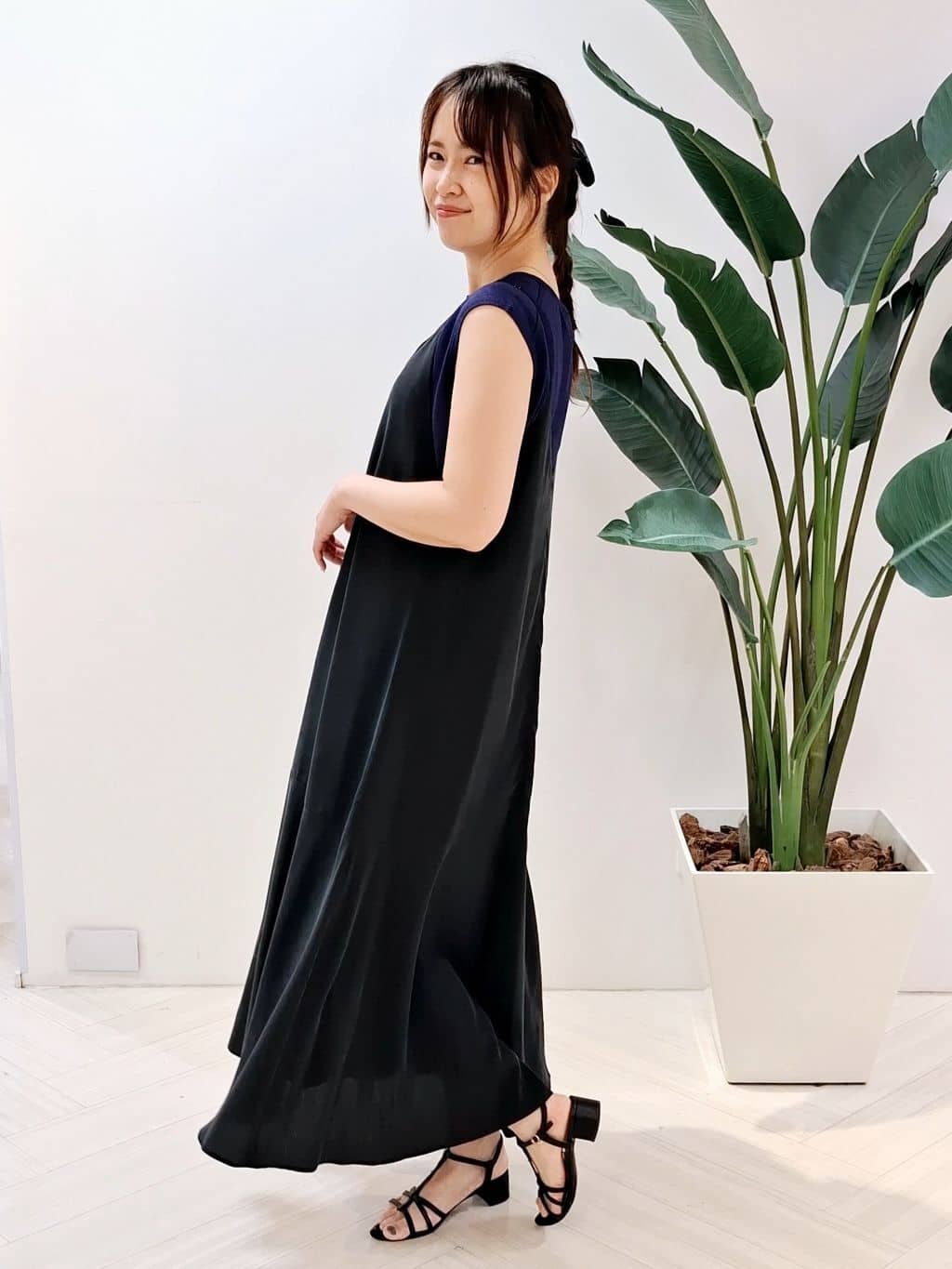 YuKaRiさんの「UNTITLED｜【アンサンブル可/洗える】シアーノースリーブ プルオーバー」を使ったコーディネート