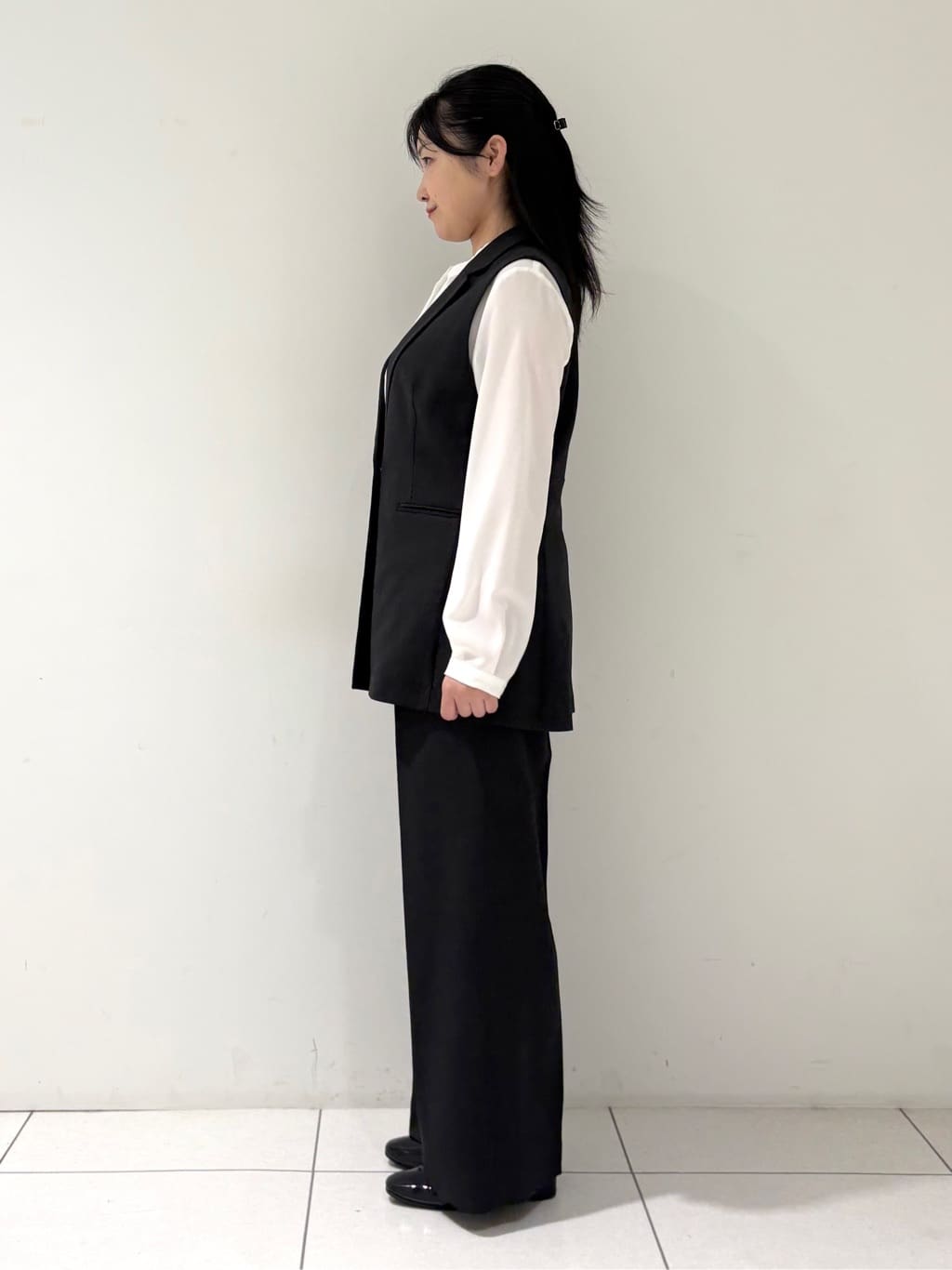 momokoさんの「INDIVI｜【セットアップ可能】凹凸ストレッチ素材テーラードカラージレジャケット」を使ったコーディネート