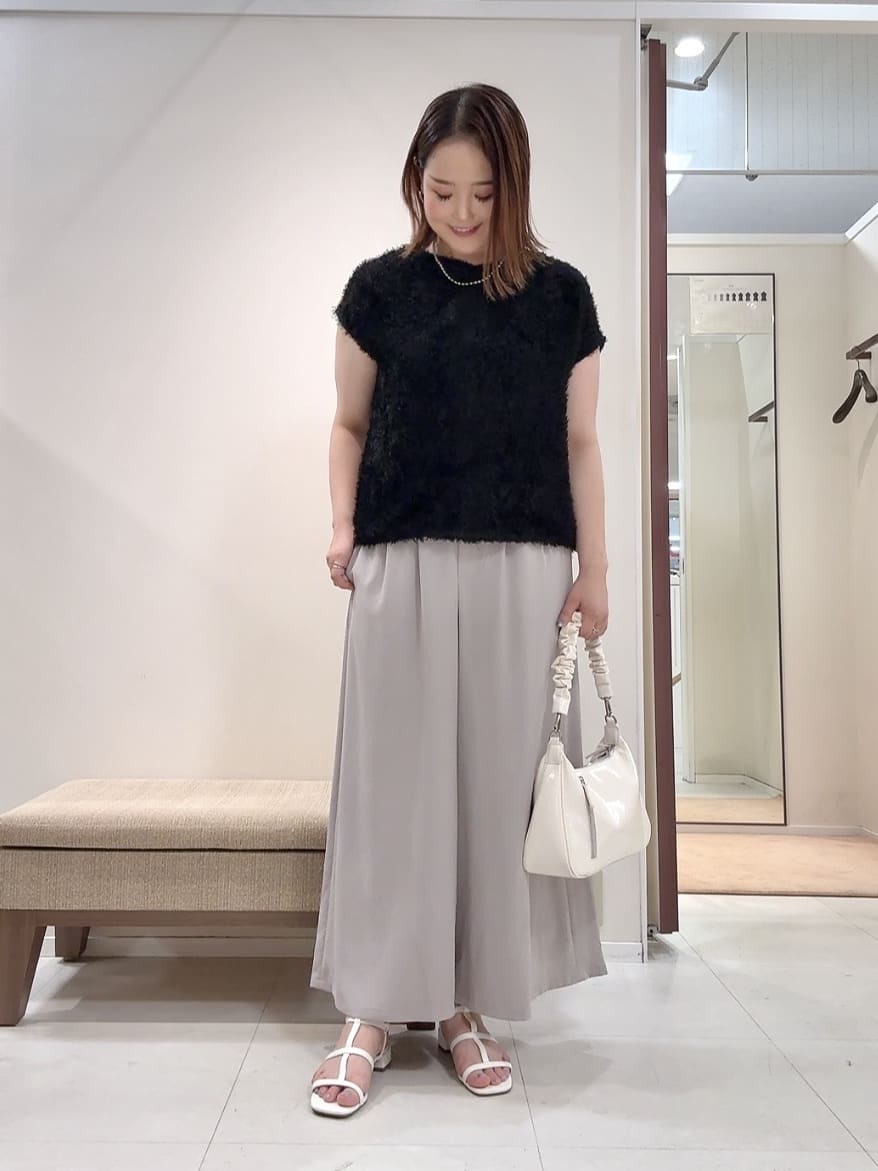YUIさんの「UNTITLED｜【セットアップ可/洗える】フェザーフレンチスリーブブラウス」を使ったコーディネート