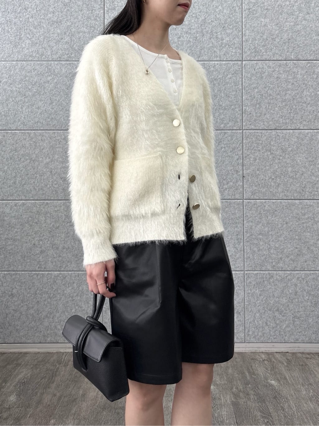 ひなさんの「INDIVI｜カットアウトカットソー」を使ったコーディネート