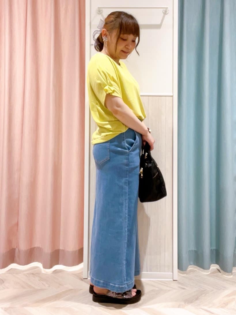 kitaさんの「SHOO･LA･RUE｜【S-LL/UV/プチプラ】お袖タックで好印象 デザインTシャツ」を使ったコーディネート