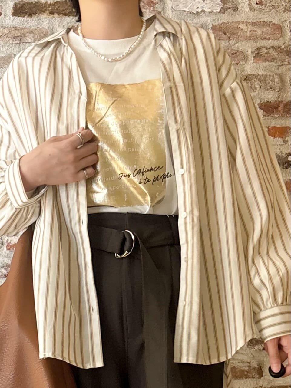 しばさんの「THE SHOP TK｜【後ろ姿もサマになる】ストライプ バックシャーリングシャツ/体型カバー/洗える」を使ったコーディネート