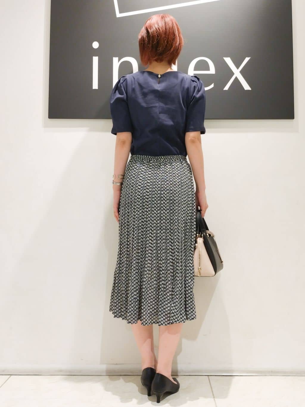 n.さんの「index｜《新色追加》着丈が選べる！プリーツフレアスカート【イージーケア／防シワ／洗濯機洗い可】」を使ったコーディネート