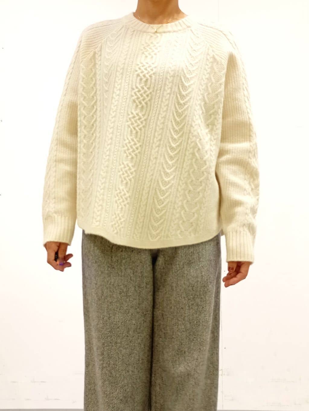 Kさんの「INDIVI｜【洗える】ケーブルデザイン ラウンドヘムニット」を使ったコーディネート