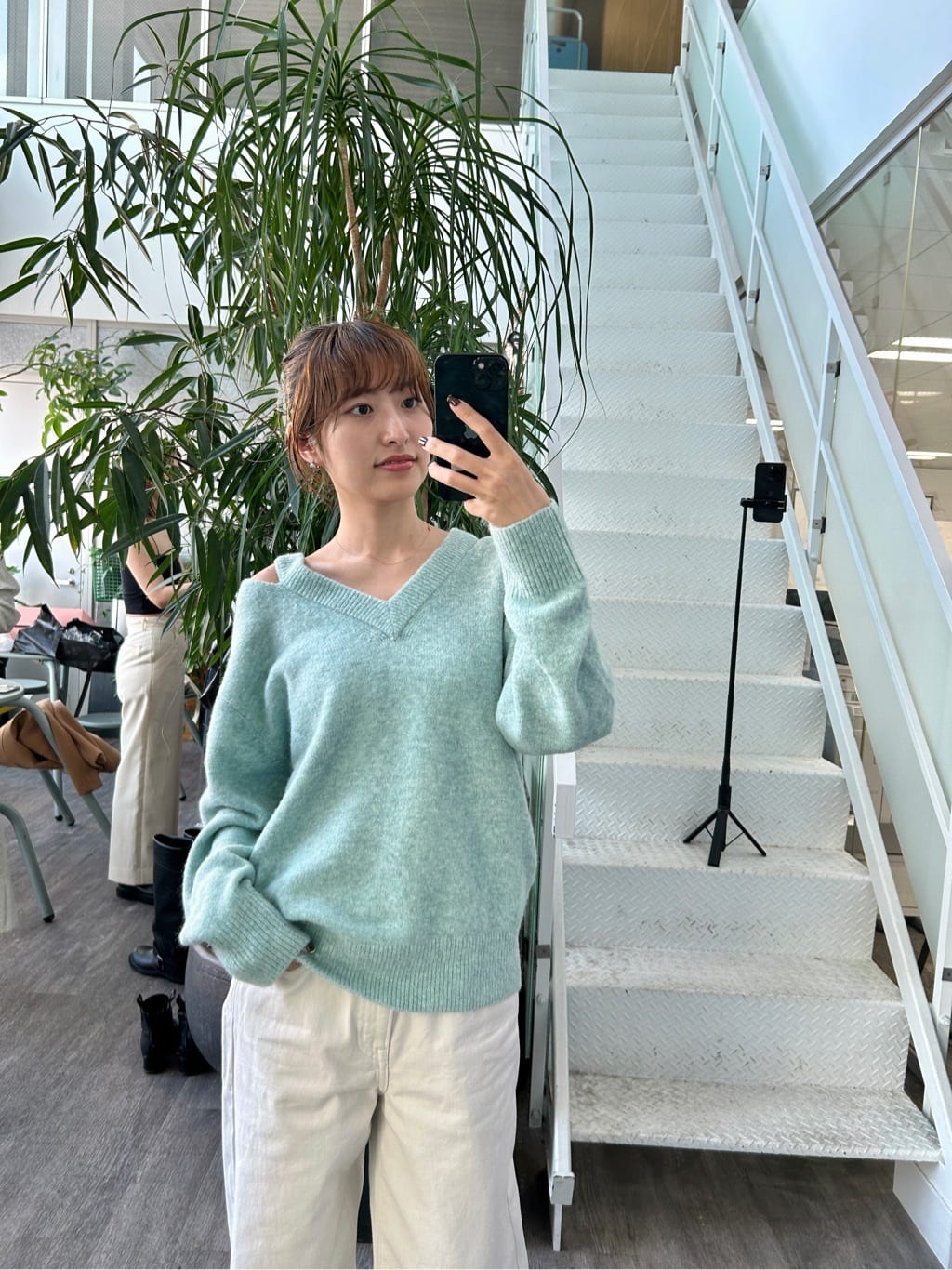 harunaさんの「CODE A｜M cloudy over V pullover」を使ったコーディネート