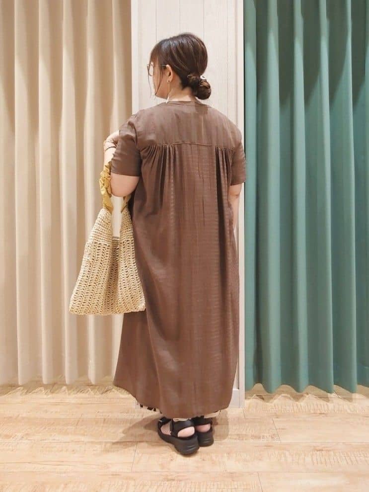タガさんの「SHOO･LA･RUE｜◆さらさら ドビーギャザー シャツワンピース」を使ったコーディネート