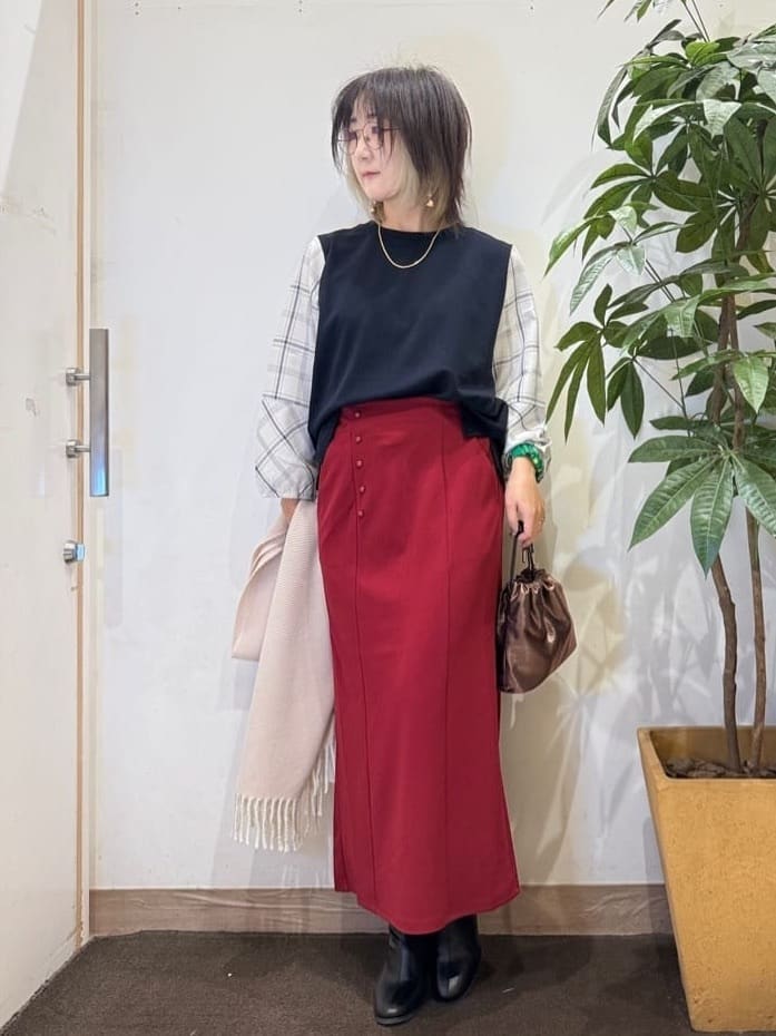 misakiさんの「SHOO･LA･RUE｜【洗濯後しわになりにくい】ポケット付き ナロースカート」を使ったコーディネート