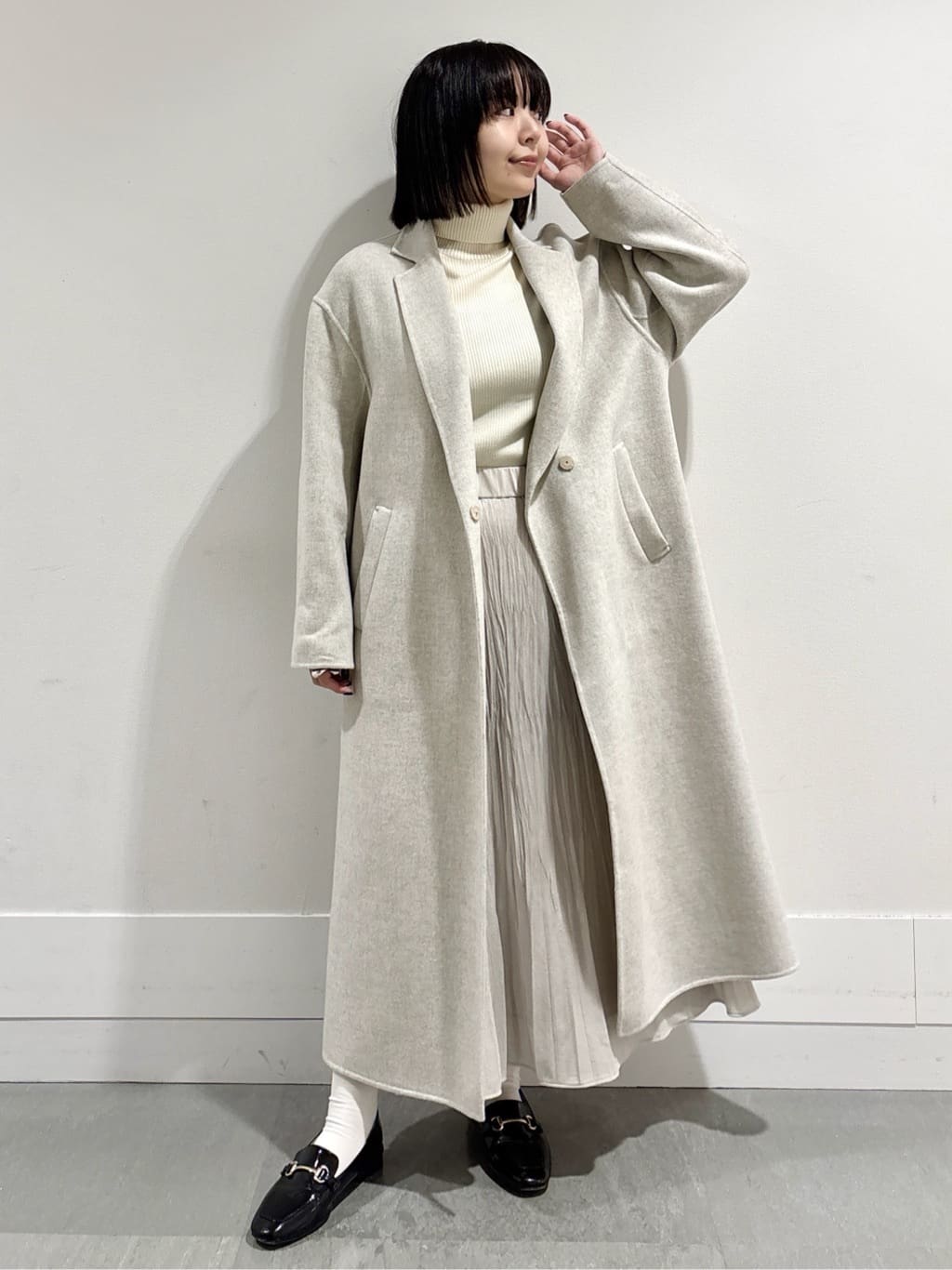 モエカさんの「UNTITLED｜【ロング丈/軽やか】テーラード　リバーコート」を使ったコーディネート