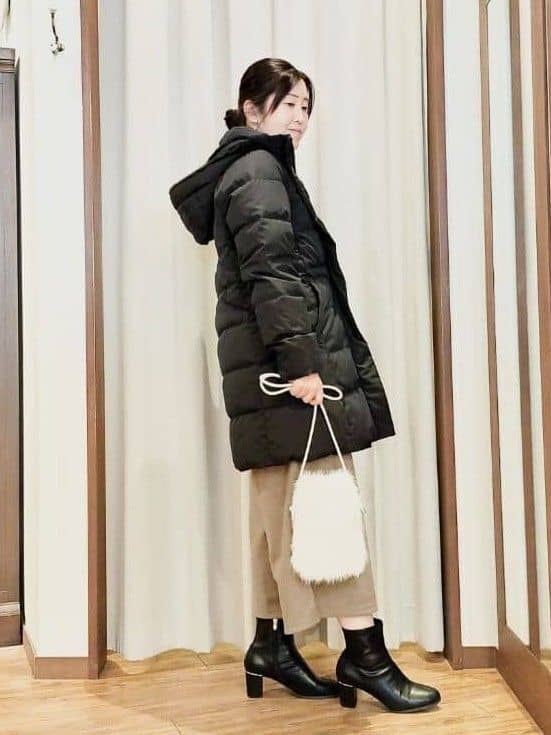 chami さんの「SHOO･LA･RUE｜【洗濯機可/撥水】フェイクファーフード ロングダウン」を使ったコーディネート