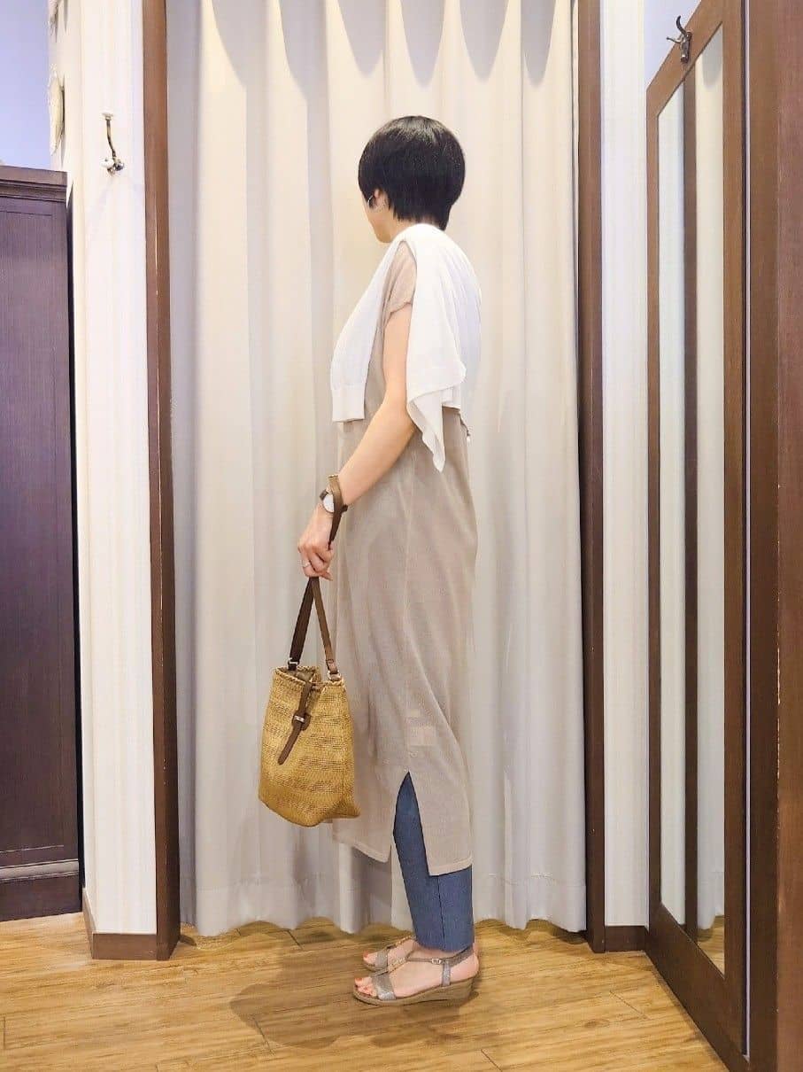ERIKOさんの「SHOO･LA･RUE｜◆ビジューYストラップサンダル」を使ったコーディネート