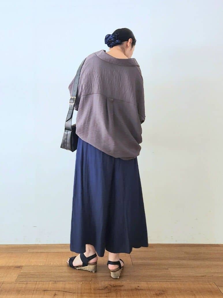 くまさんの「SHOO･LA･RUE｜【洗える/S-LL/5分袖】1枚でも羽織としても。さらさらドレープシャツ」を使ったコーディネート