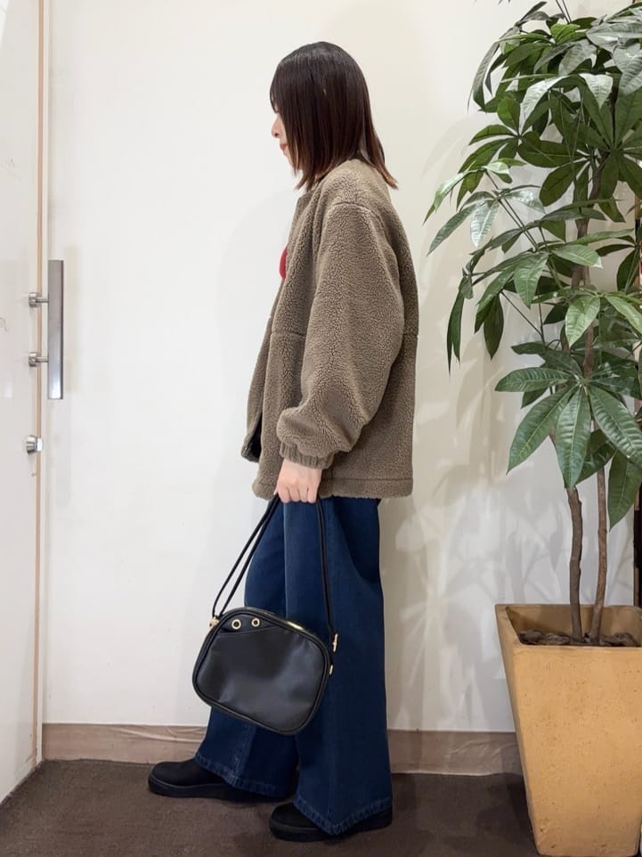 宗形さんの「SHOO･LA･RUE｜【洗濯機可】即サマになる ノーカラー ボアブルゾン」を使ったコーディネート