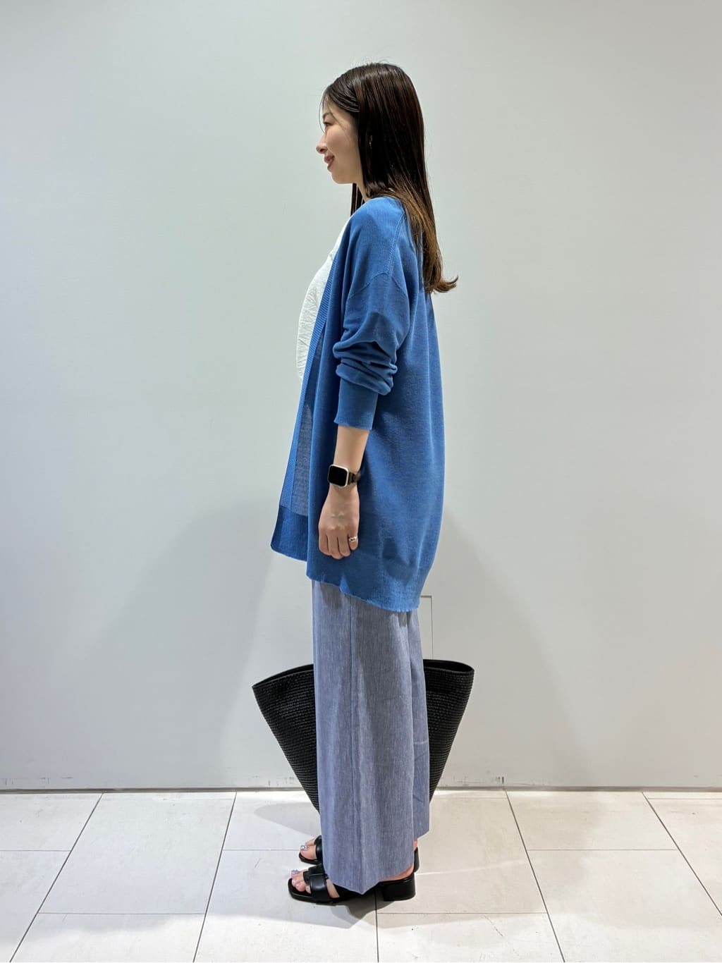 KAOさんの「INDIVI｜【デニムライク】マリンボタン リネン混ワイドパンツ」を使ったコーディネート