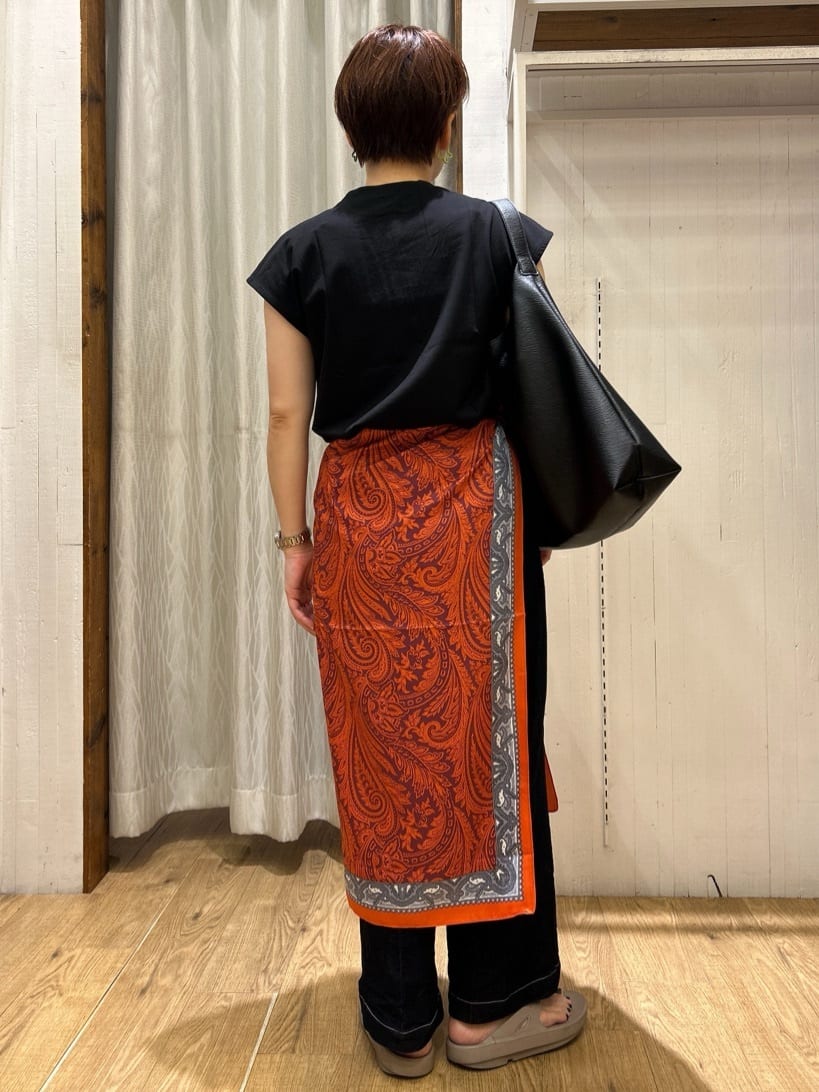 ga_riさんの「THE SHOP TK｜合皮パイピングフレンチTシャツ【洗える】」を使ったコーディネート