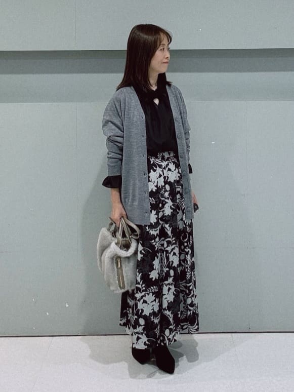 makiさんの「UNTITLED｜【アンサンブル可/洗える/Vネック】ウールシルクカーディガン」を使ったコーディネート