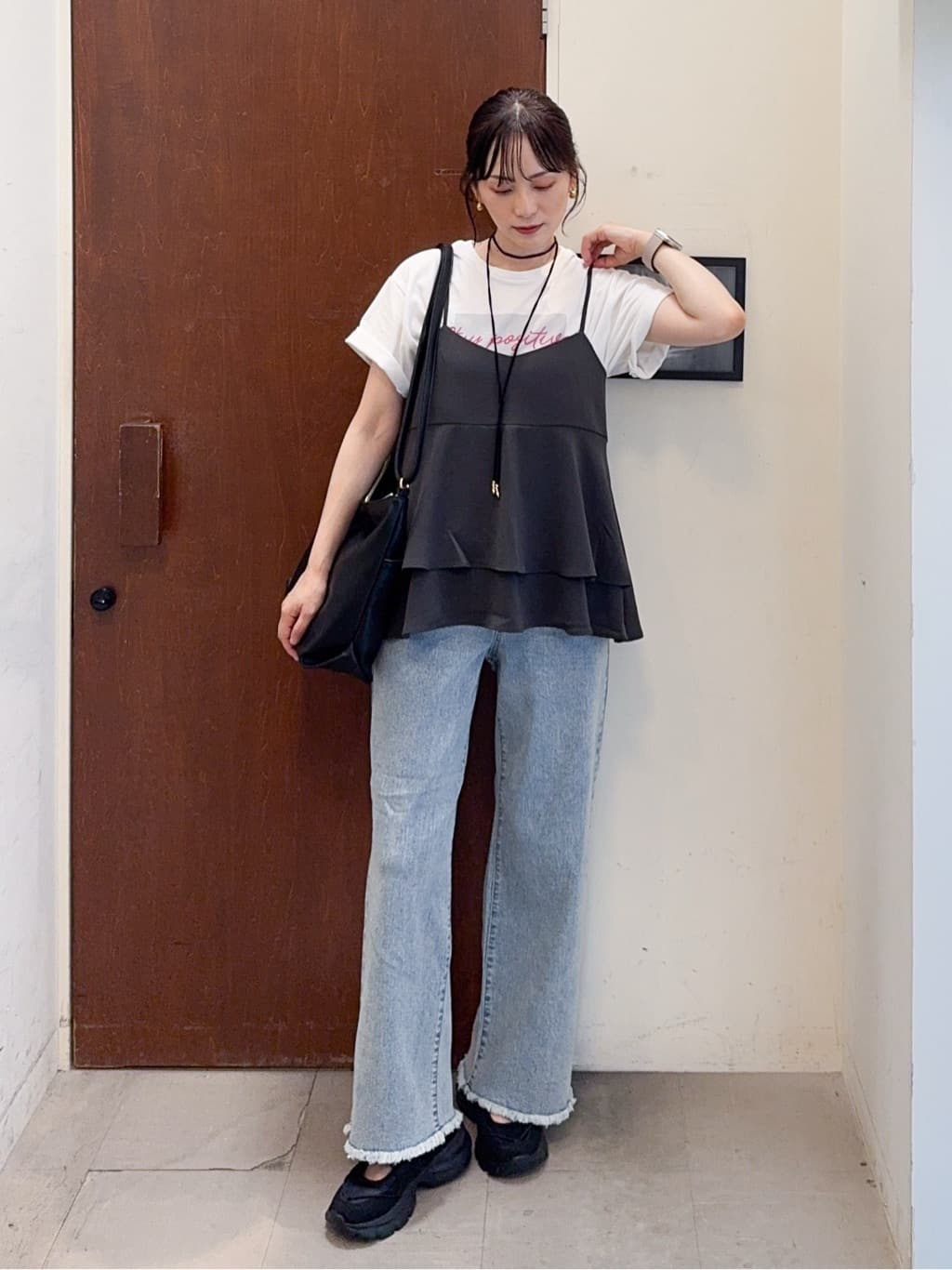 𝐇𝐢𝐫𝐨𝐦𝐢さんの「SHOO･LA･RUE｜【S-LL/セットアップ可/ひんやり】女性らしさ溢れる ティアードキャミソール」を使ったコーディネート