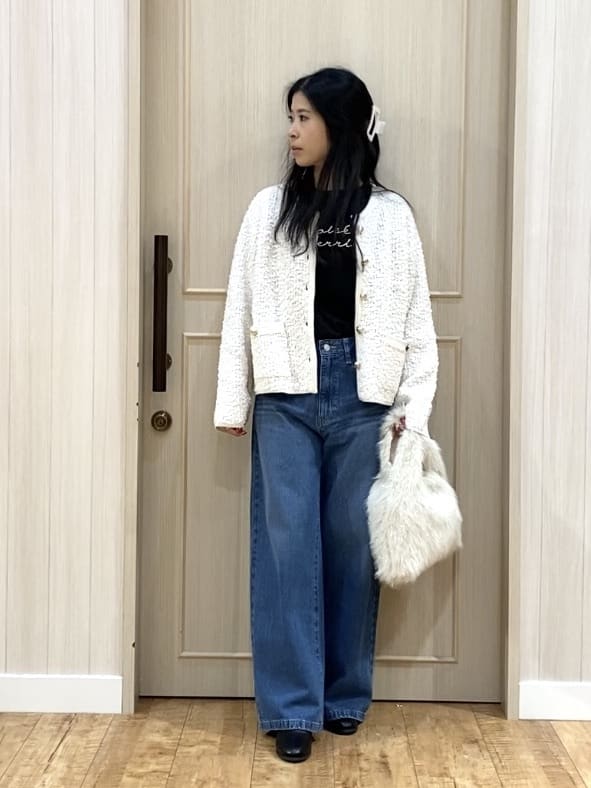 ERIさんの「SHOO･LA･RUE｜【洗濯機可/S-LL】周りと差がつく チェーンステッチロゴロンT」を使ったコーディネート