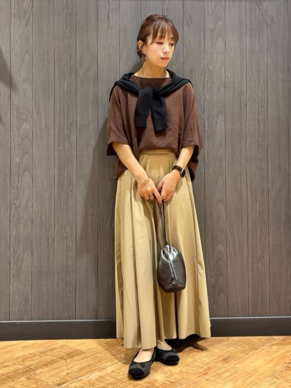 meiさんの「SHOO･LA･RUE｜【洗濯後しわになりにくい】さらっとタッチの 5分袖ドルマンブラウス」を使ったコーディネート