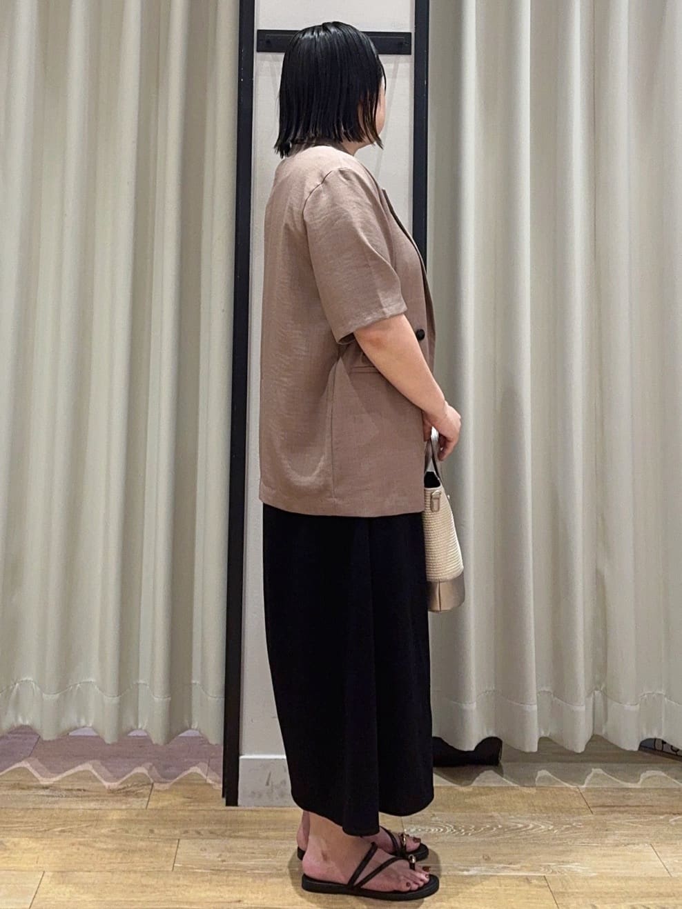 SoRAoさんの「grove｜軽やかに羽織れて、きちんと見え ハーフスリーブテーラードジャケット」を使ったコーディネート