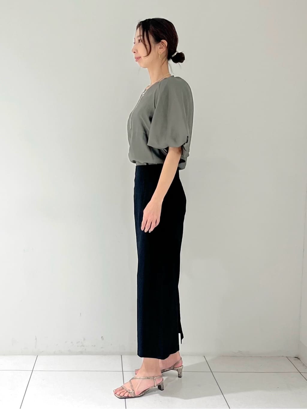 shioriさんの「INDIVI｜ボリュームスリーブブラウス」を使ったコーディネート