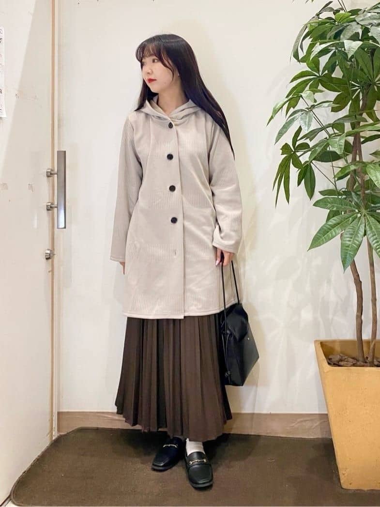 AYUMIさんの「SHOO･LA･RUE｜【高レビュー/体型カバー】しながらスマートに魅せる ラインジャカードコーディガン」を使ったコーディネート
