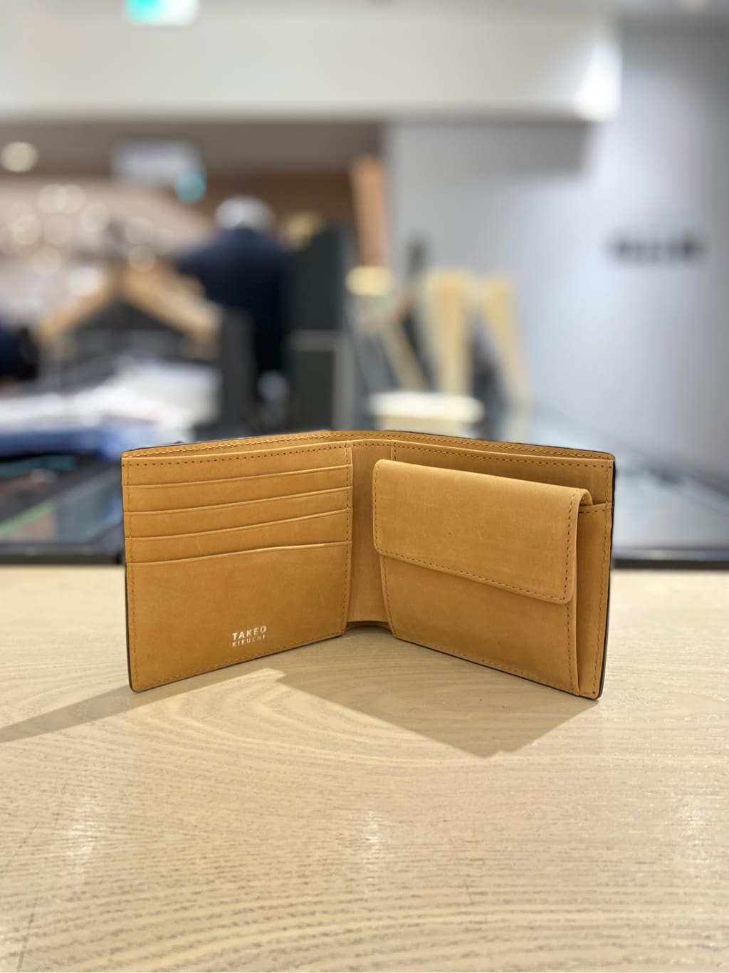 わいずみさんの「TAKEO KIKUCHI｜【ソフト＆ナチュラル】ミニメッシュ レザー 2つ折り財布」を使ったコーディネート