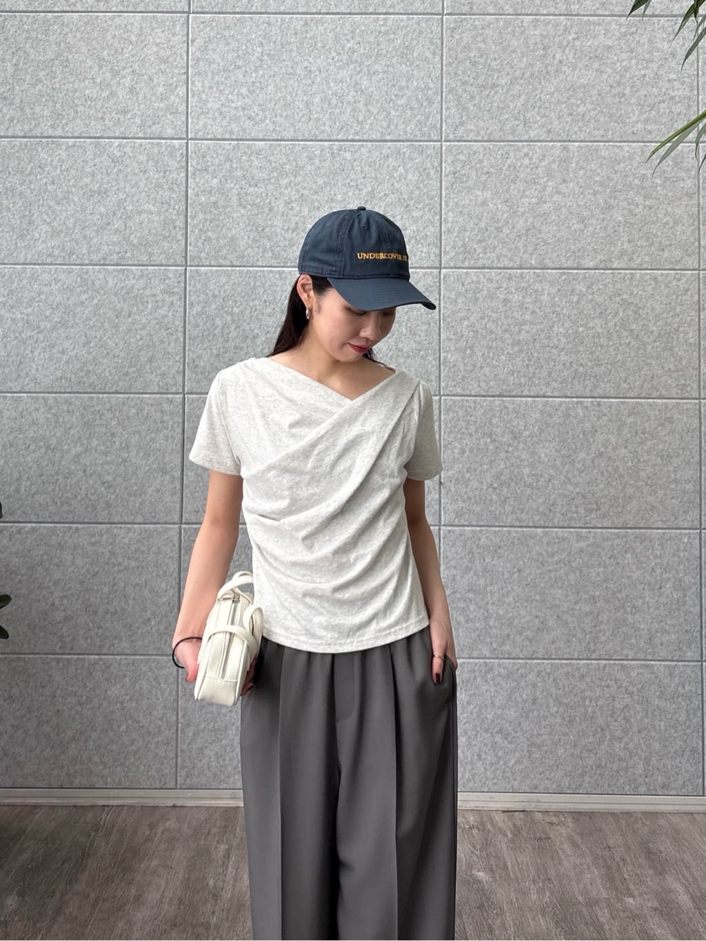 ひなさんの「INDIVI｜ドレープクロップドカットソー」を使ったコーディネート