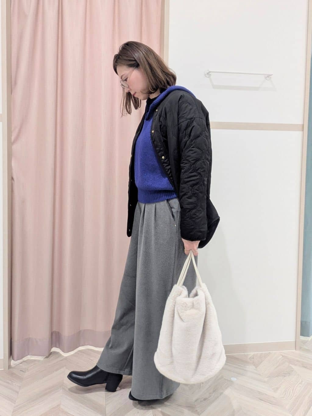 miyuさんの「SHOO･LA･RUE｜【S-LL】お顔周りをすっきり魅せる ふんわり Vネックフードニット」を使ったコーディネート