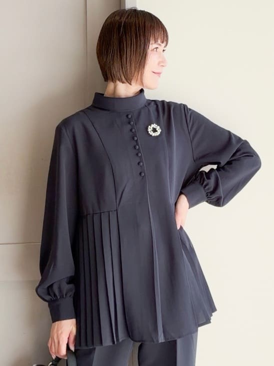 yamakoさんの「grove｜【マシンウォッシュ/防シワ/UVカット】裾プリーツ取り外しボウタイブラウス」を使ったコーディネート