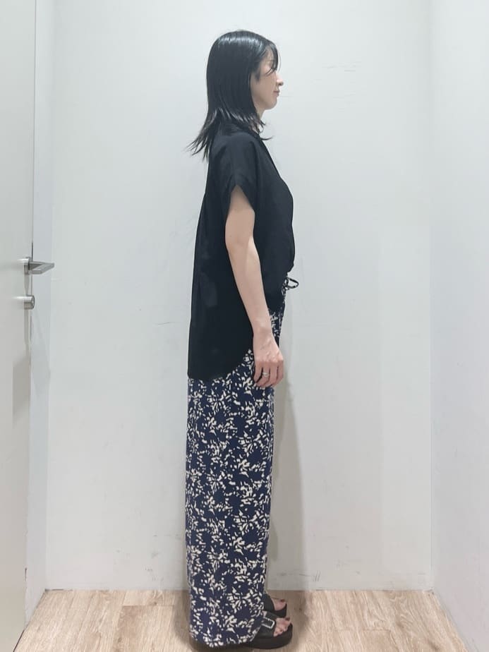momokoさんの「OPAQUE.CLIP｜《7色展開／SS-LLサイズ》ストレッチスキッパーブラウス／セットアップ対応【洗濯機洗い可／防シワ】」を使ったコーディネート