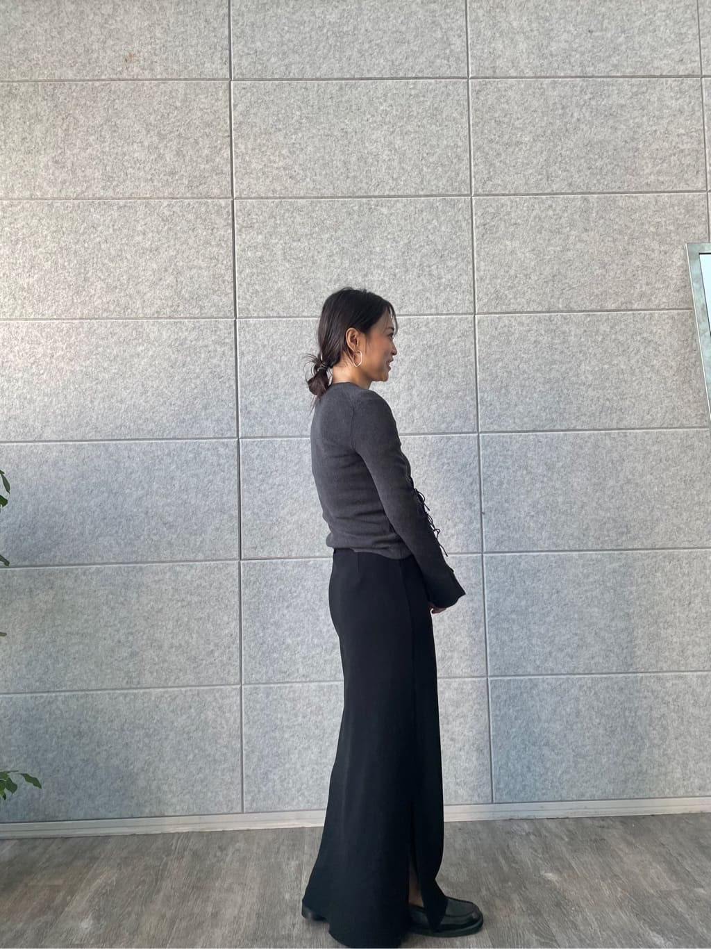 kanakoさんの「CODE A｜ribbon slit pullover」を使ったコーディネート