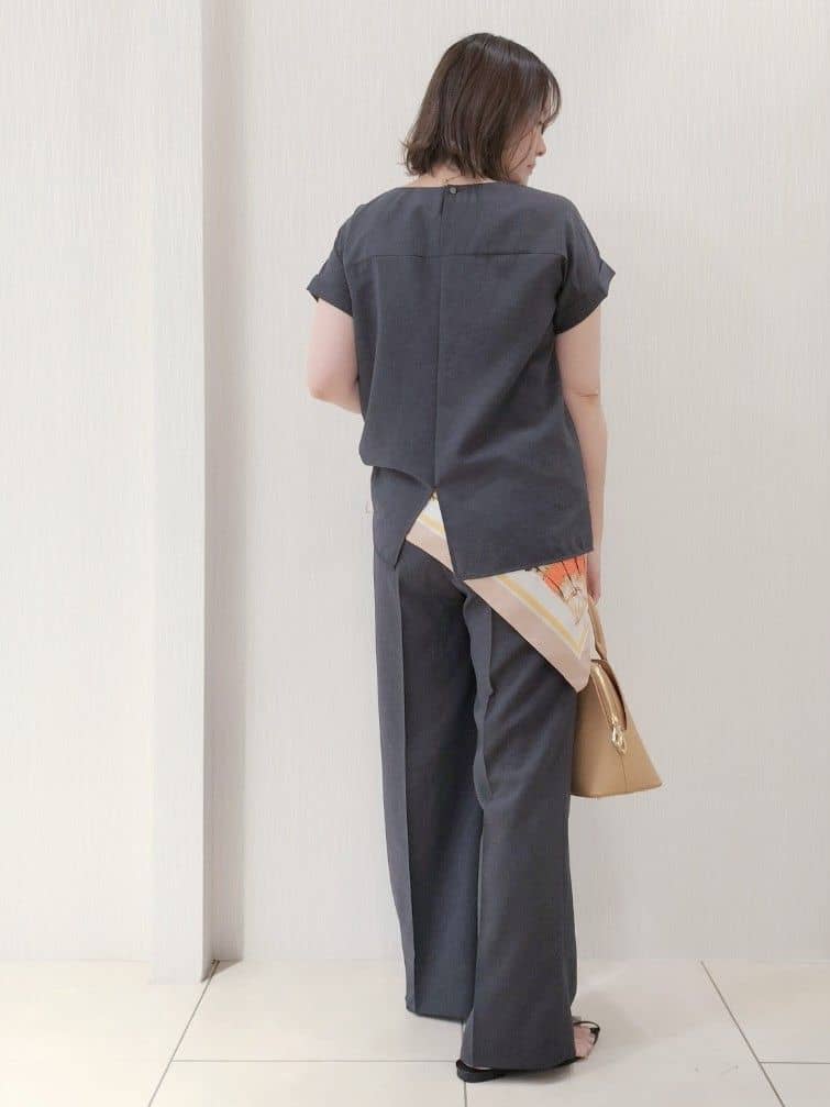 naokoさんの「UNTITLED｜【セットアップ可/はっ水/通勤】リラククール 半袖ブラウス」を使ったコーディネート