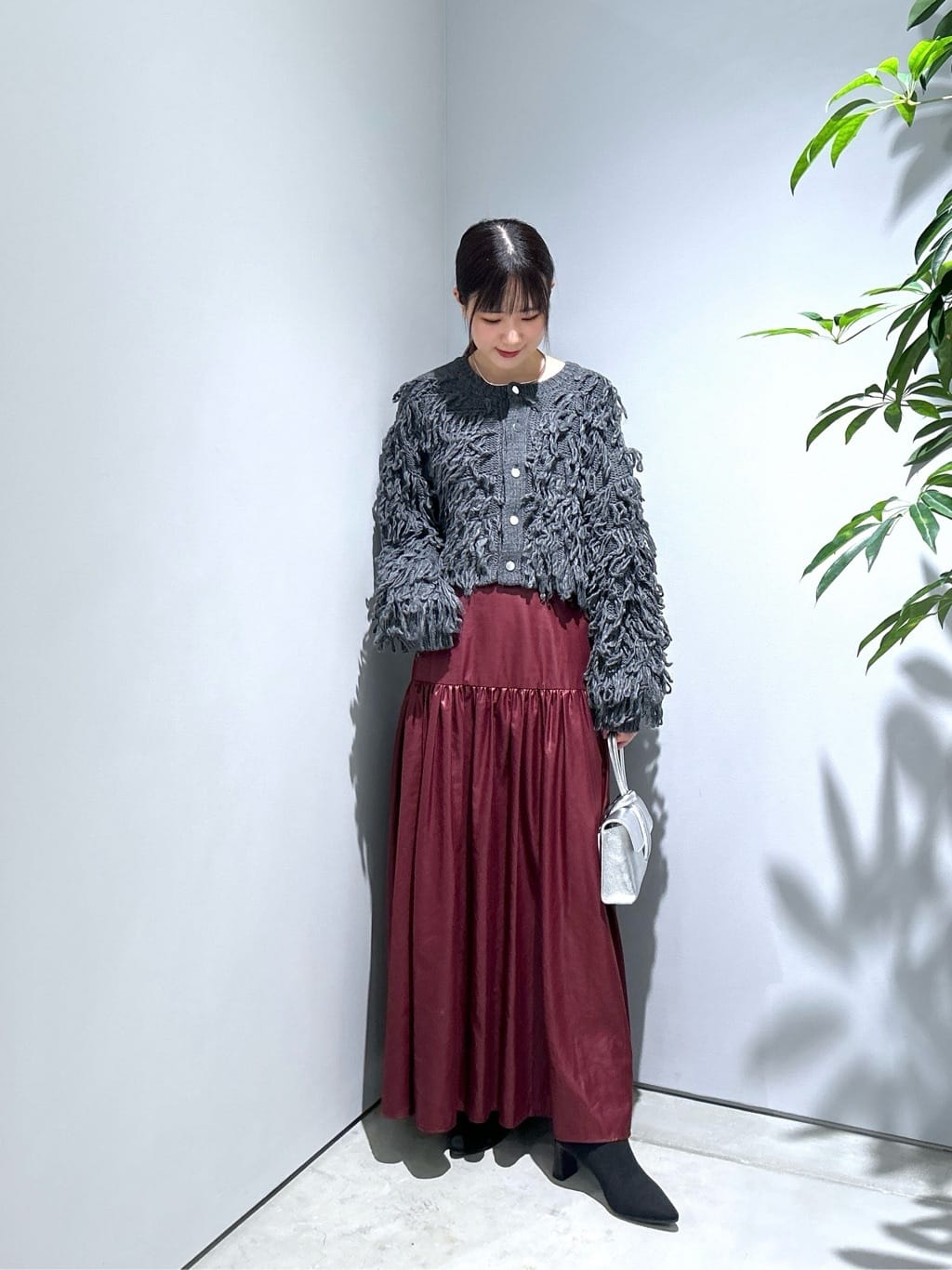 Renoさんの「INDIVI｜レザーライクマキシスカート」を使ったコーディネート