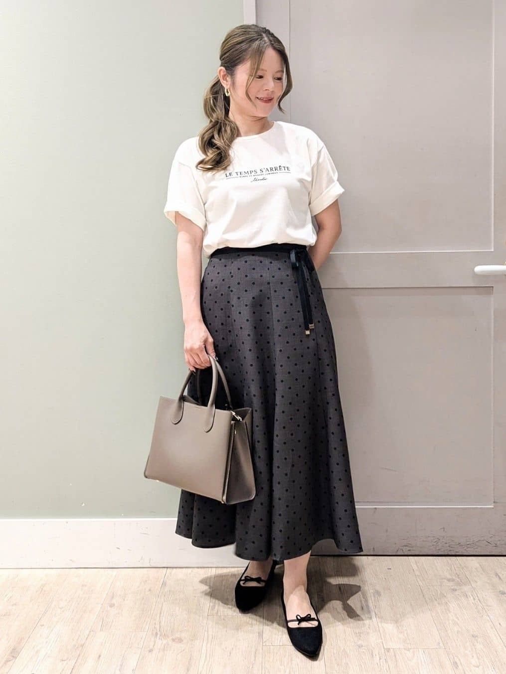 kuwawaさんの「grove｜ドットで華やぐ　軽やかマーメイドスカート」を使ったコーディネート