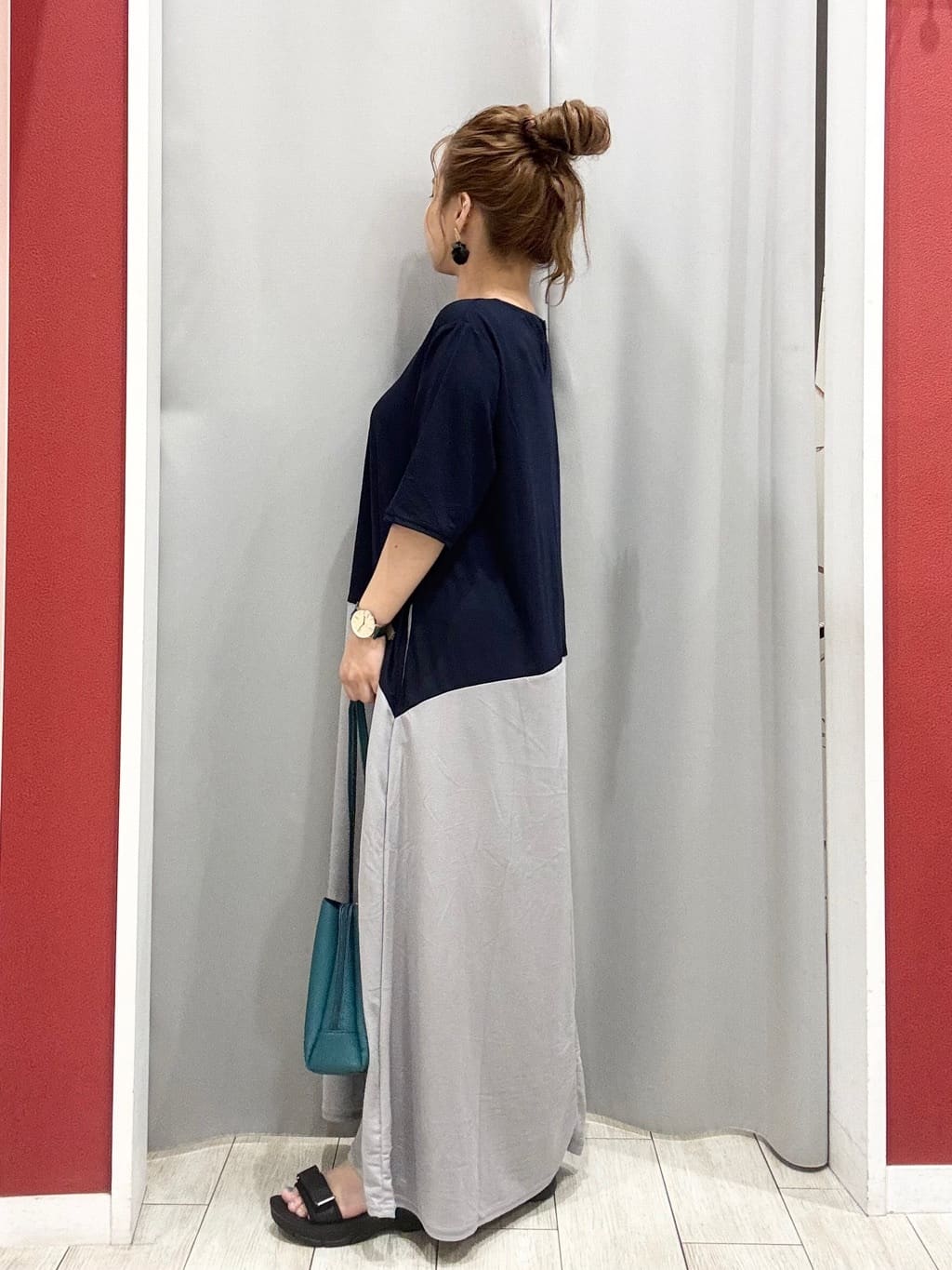 shioさんの「SHOO･LA･RUE｜【ひんやり/体型カバー】さらりと着られる バイカラーAラインワンピース」を使ったコーディネート