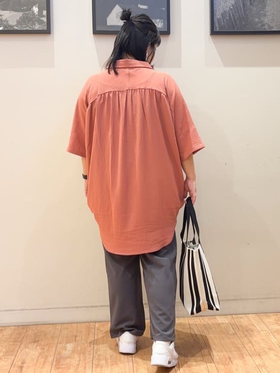 wakaaさんの「SHOO･LA･RUE｜【S-LL/体型カバー】気になる部分を隠したい大人のバックギャザーチュニック」を使ったコーディネート