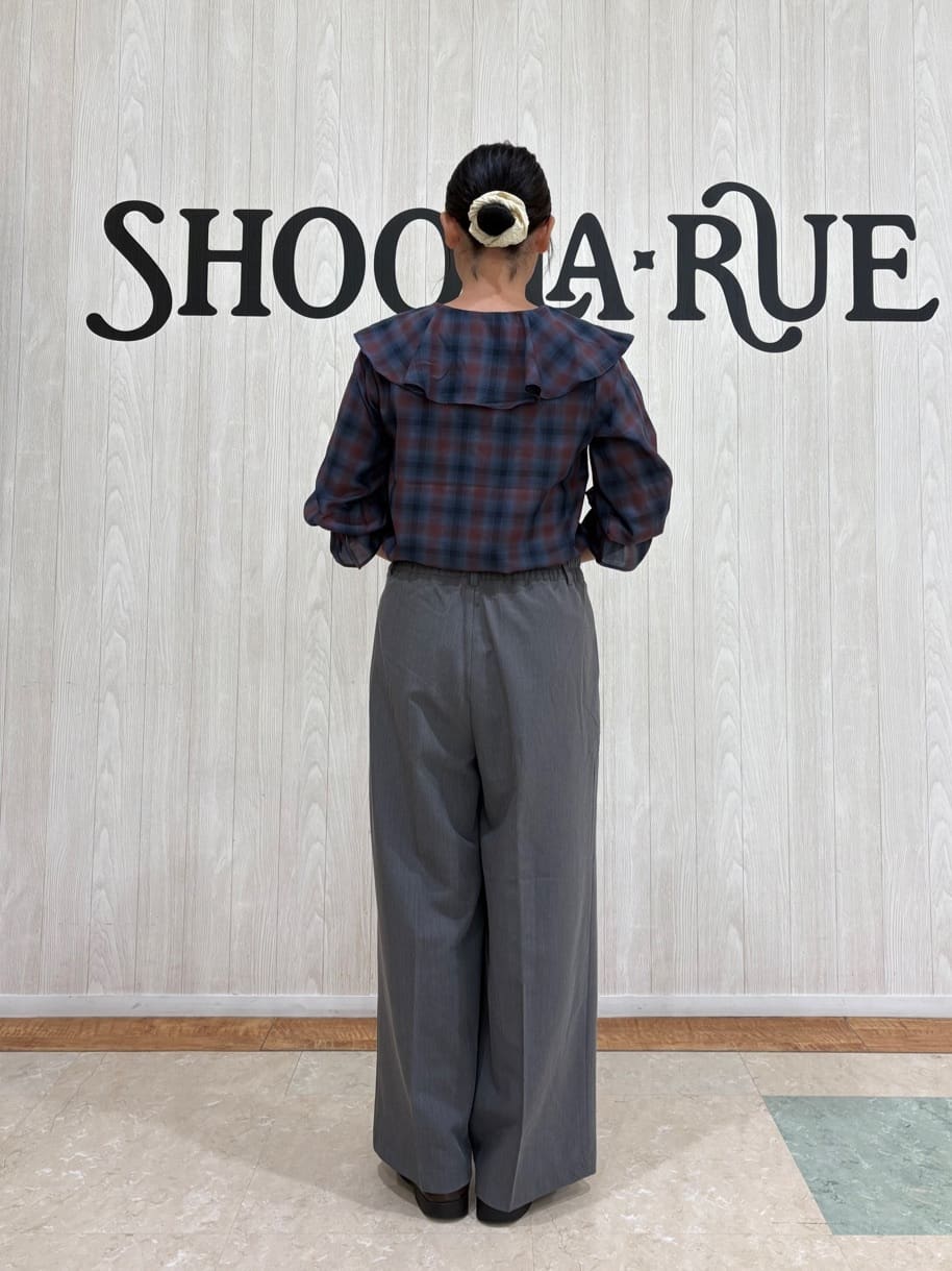 ねぎまさんの「SHOO･LA･RUE｜【S-LL】1枚で華やか チェック柄フリルブラウス」を使ったコーディネート