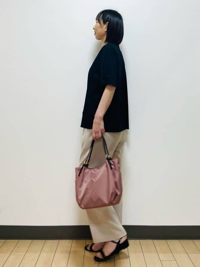Riiさんの「Reflect｜【すっきり見え！長め丈／マシンウォッシュ可】スキッパーネックジャージトップス」を使ったコーディネート