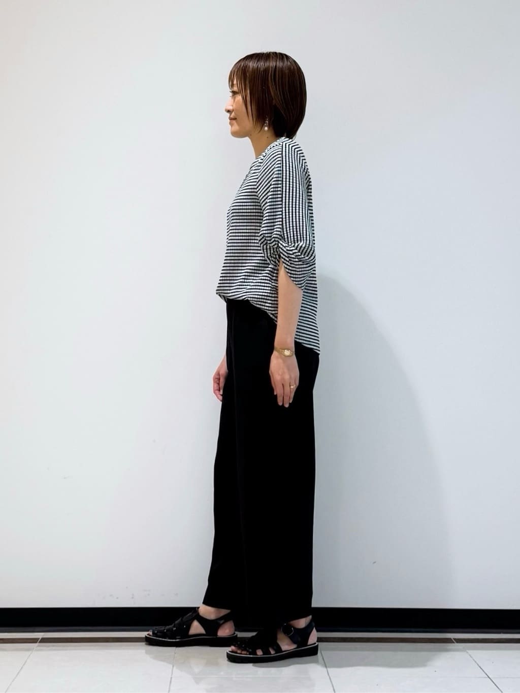 mikaさんの「INDIVI｜【UVケア／吸汗速乾】凹凸素材ねじり袖トップス」を使ったコーディネート