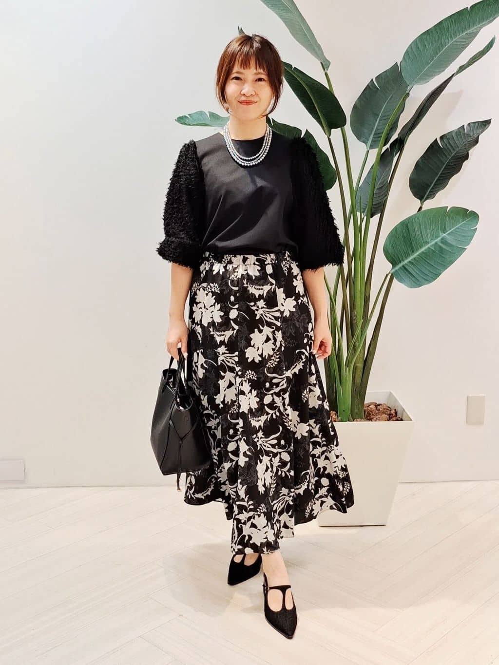 YuKaRiさんの「UNTITLED｜【丸首/Tシャツ風/短丈】シャギースリーブ ポンチカットソー」を使ったコーディネート