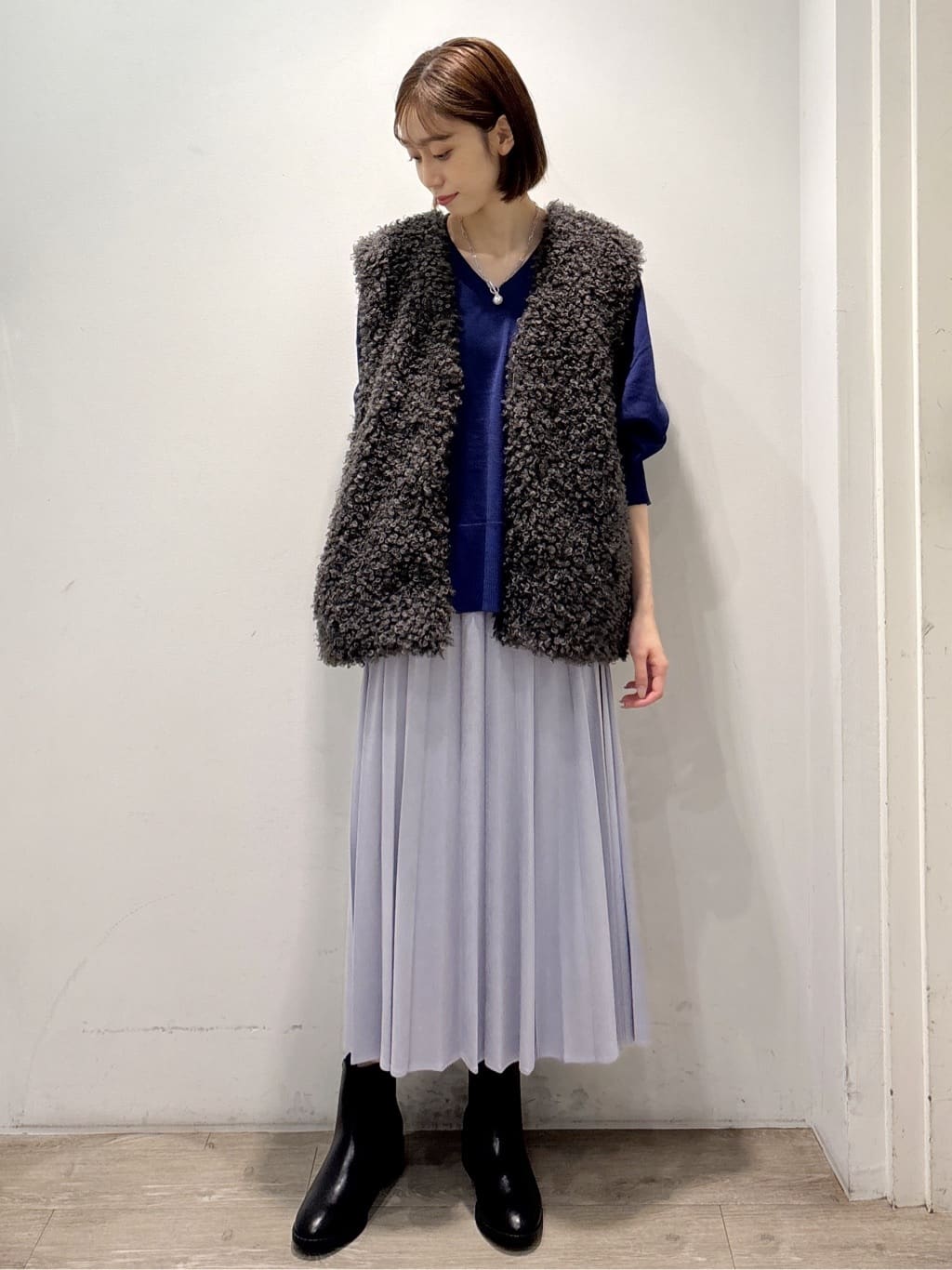 ぶまりんさんの「OPAQUE.CLIP｜リラクシーVネックニット【洗濯機洗OK】《6col》」を使ったコーディネート