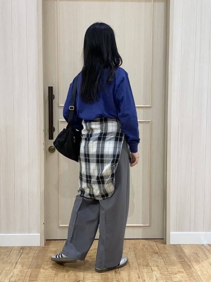 ERIさんの「SHOO･LA･RUE｜グラフィックアソート ベーシックロンT」を使ったコーディネート