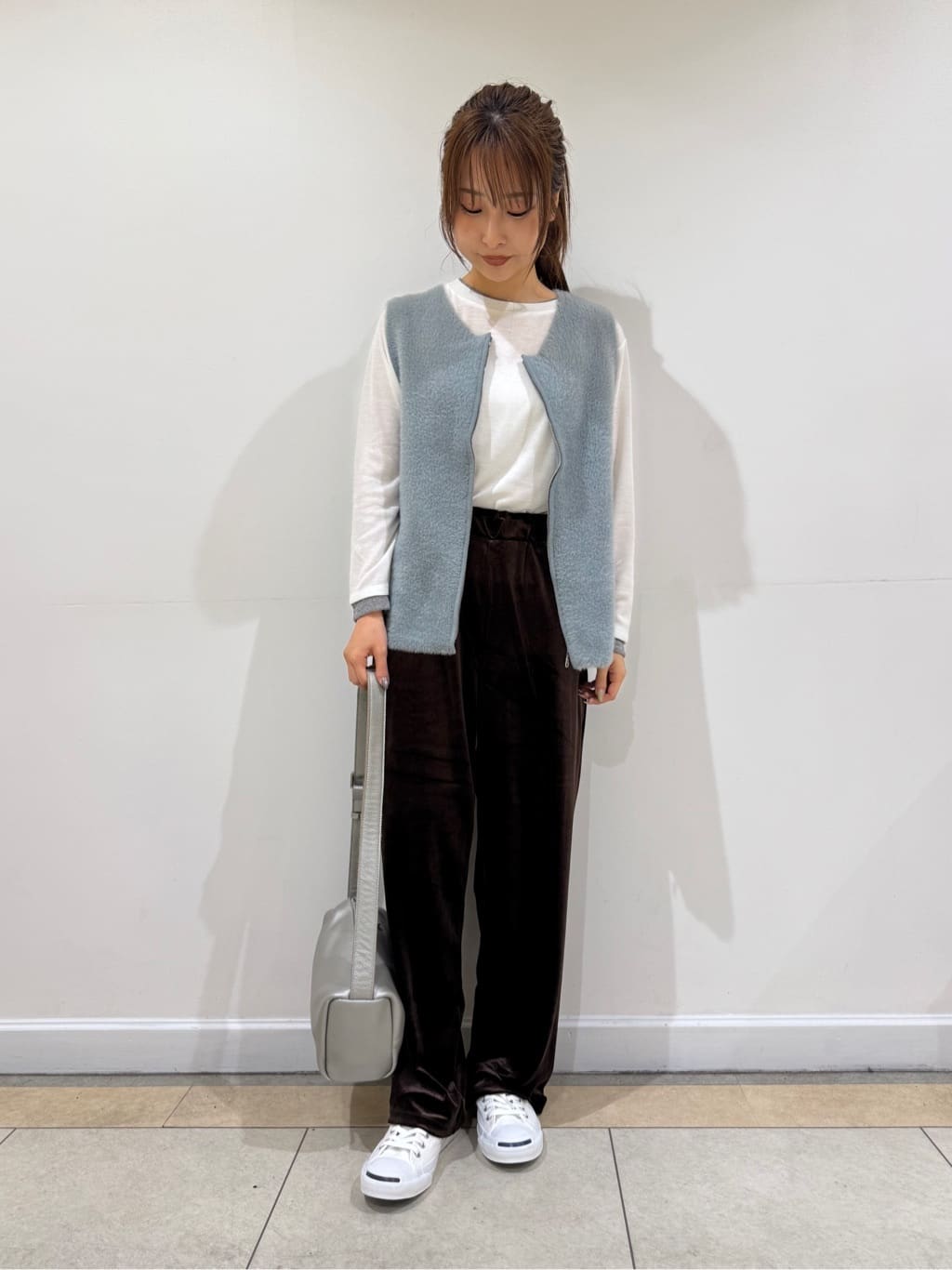 haruさんの「Dessin｜【ウエストゴム/洗える】ベロアイージーパンツ」を使ったコーディネート