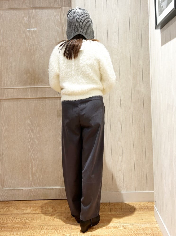 yukaさんの「SHOO･LA･RUE｜フェザーVネックカーディガン」を使ったコーディネート