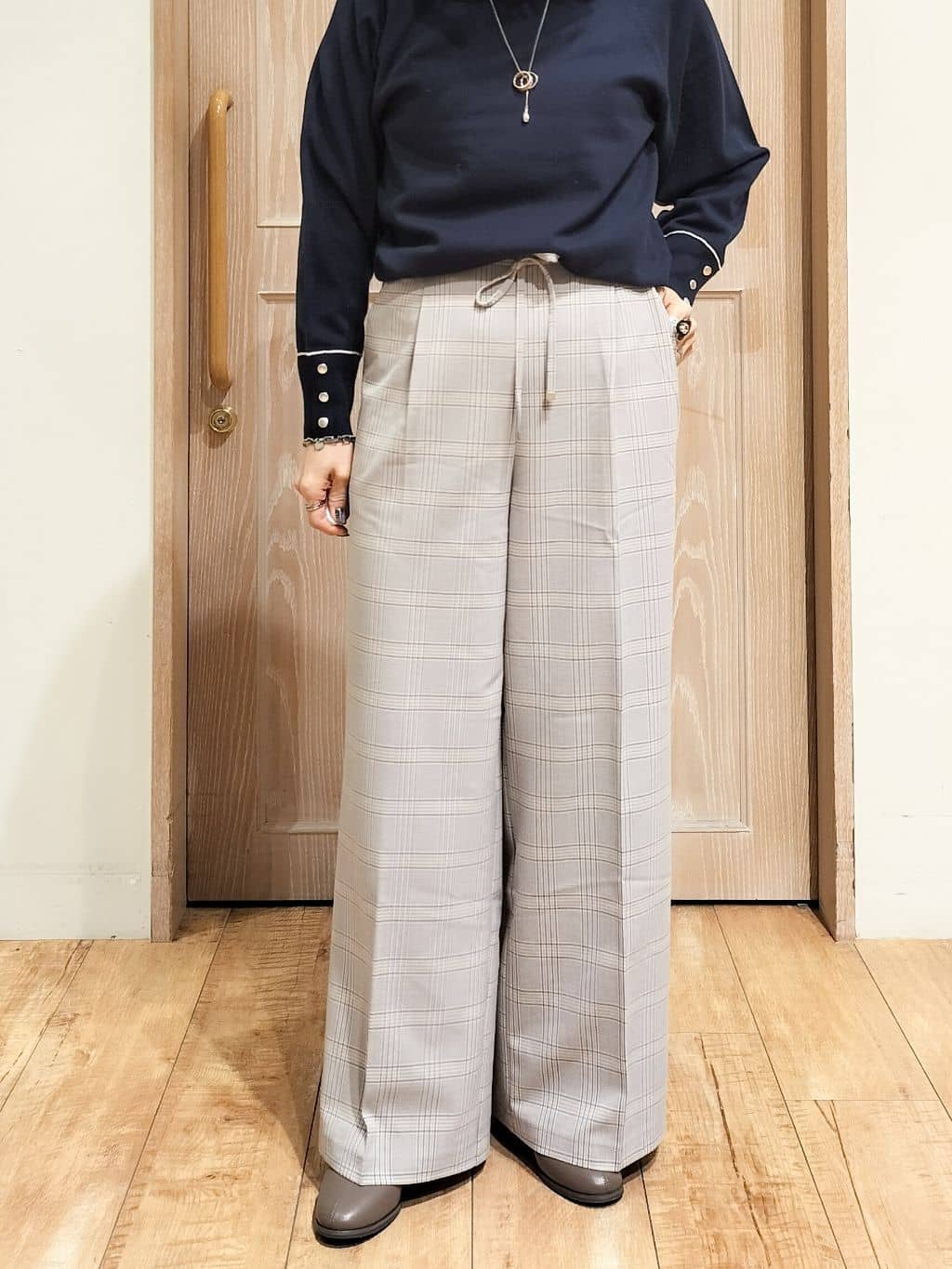 YUKIさんの「SHOO･LA･RUE｜コンパクトながらしっかり入る 一枚革風 3層ショルダーバッグ」を使ったコーディネート