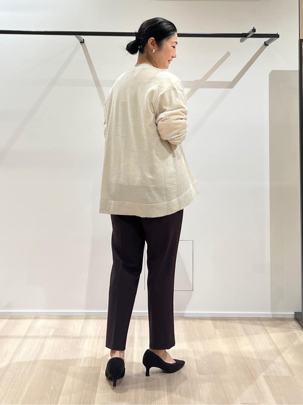 TOMOMIさんの「UNTITLED｜【アンサンブル可/洗える/ボタンなし】シルクウールカシミヤ 着流しカーディガン」を使ったコーディネート