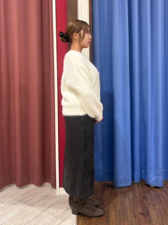 SAKUさんの「SHOO･LA･RUE｜フェザーVネックカーディガン」を使ったコーディネート