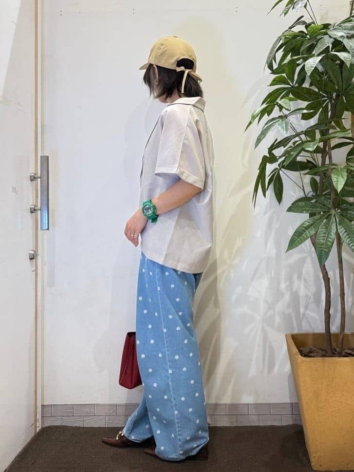 misakiさんの「SHOO･LA･RUE｜【S-LL】周りと差がつく デイジー柄デニムワイドパンツ」を使ったコーディネート