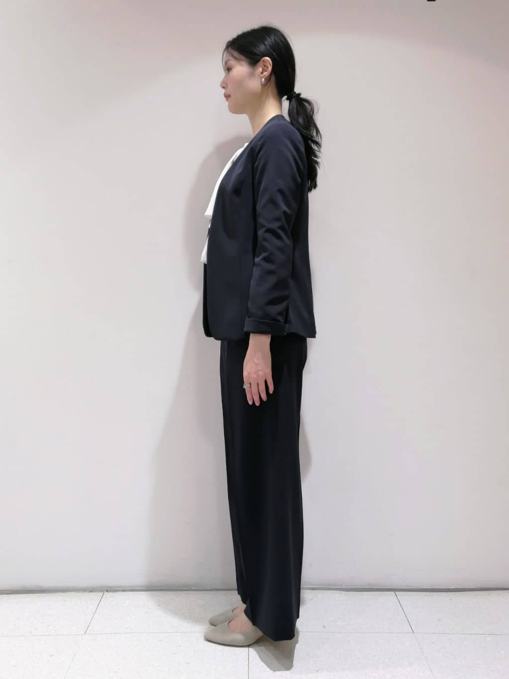 ayanoさんの「INDIVI｜【洗える／UVケア／スーツ】ストレッチノーカラージャケット」を使ったコーディネート